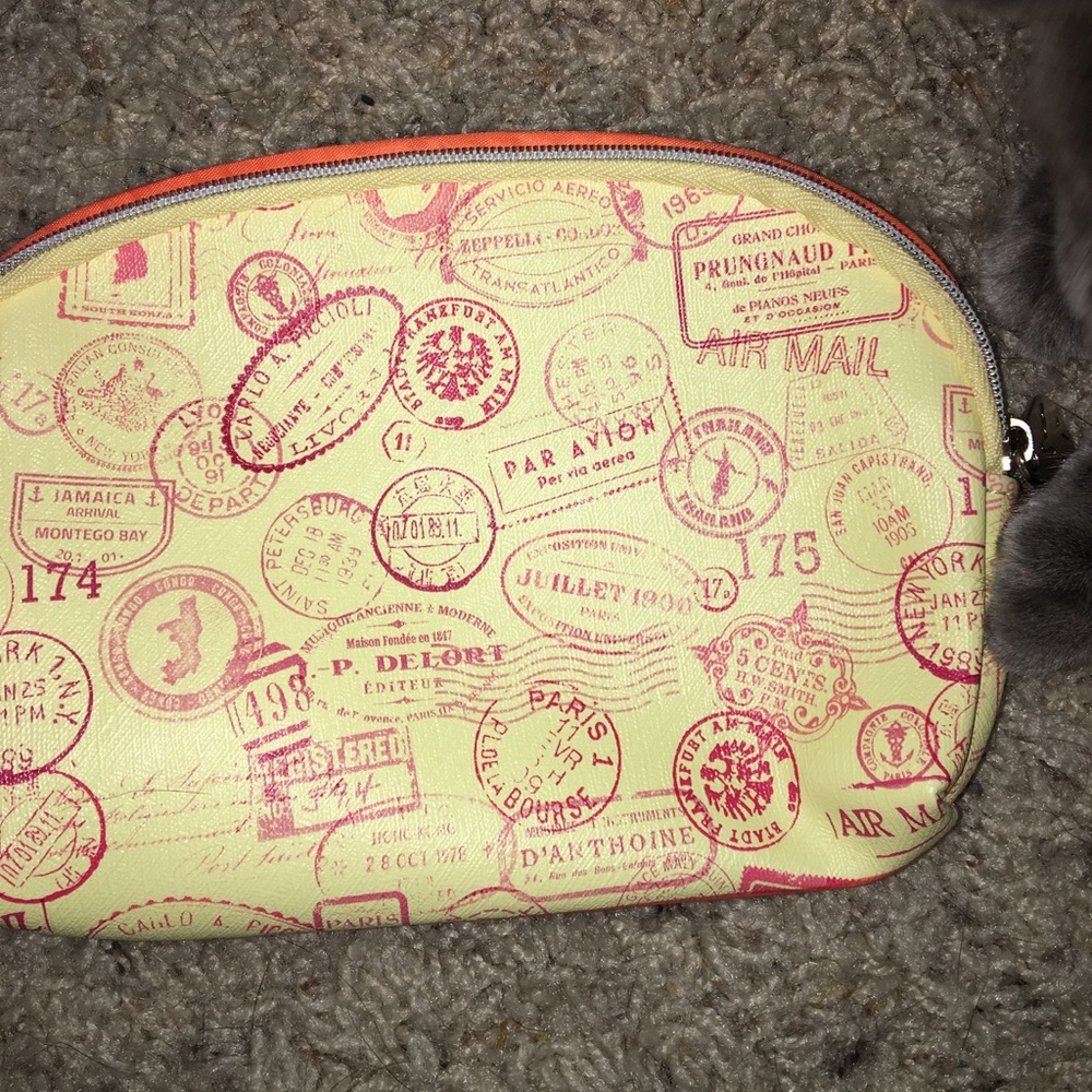 MAKEUP BAG